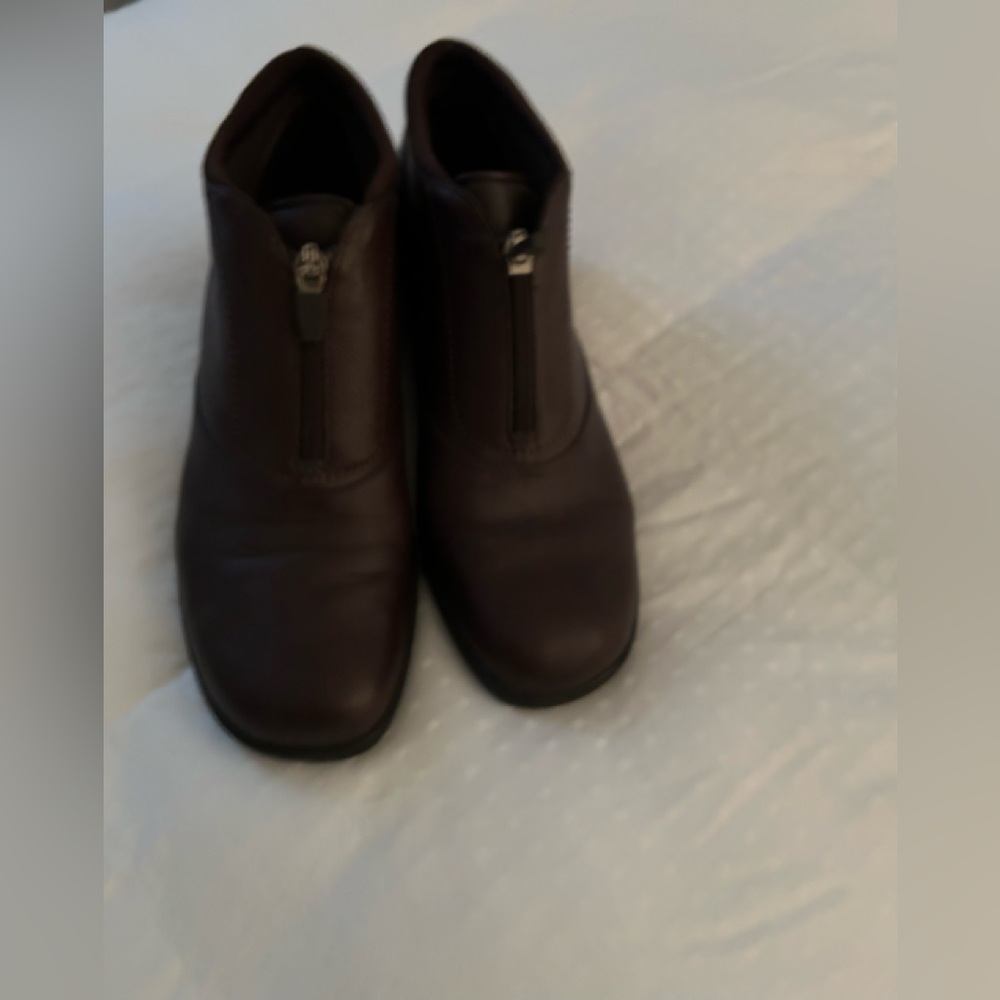 NWOT Easy Spirit Zip Casual Brown Boots 8.5M